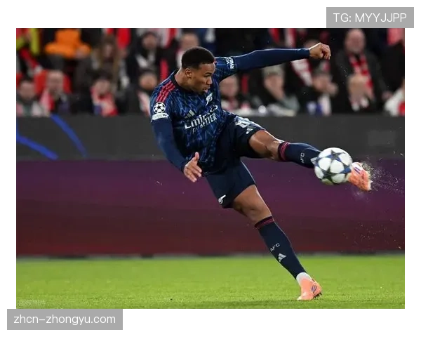 半场战报：阿森纳0-0巴塞罗那，加布里埃尔头部受伤包扎后继续比赛